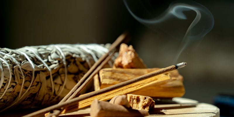 Un Prodotto Vegetale Come L'incenso The Complete Guide To Incense: Origins, Types And Benefits